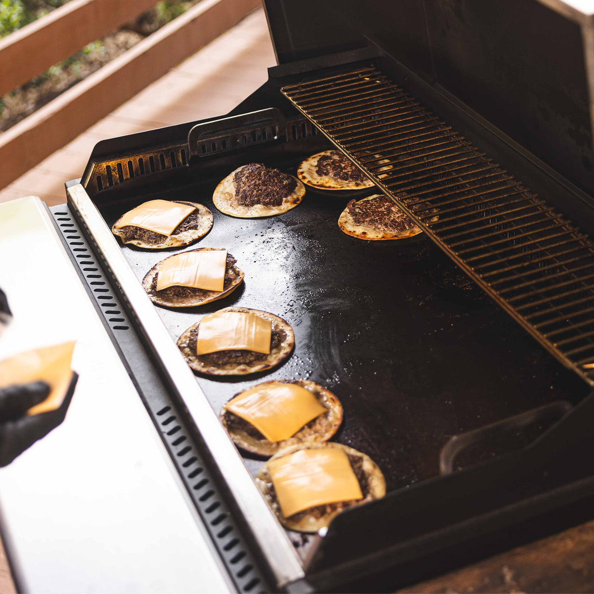 SmokeStone 600 Wood Pellet Griddle