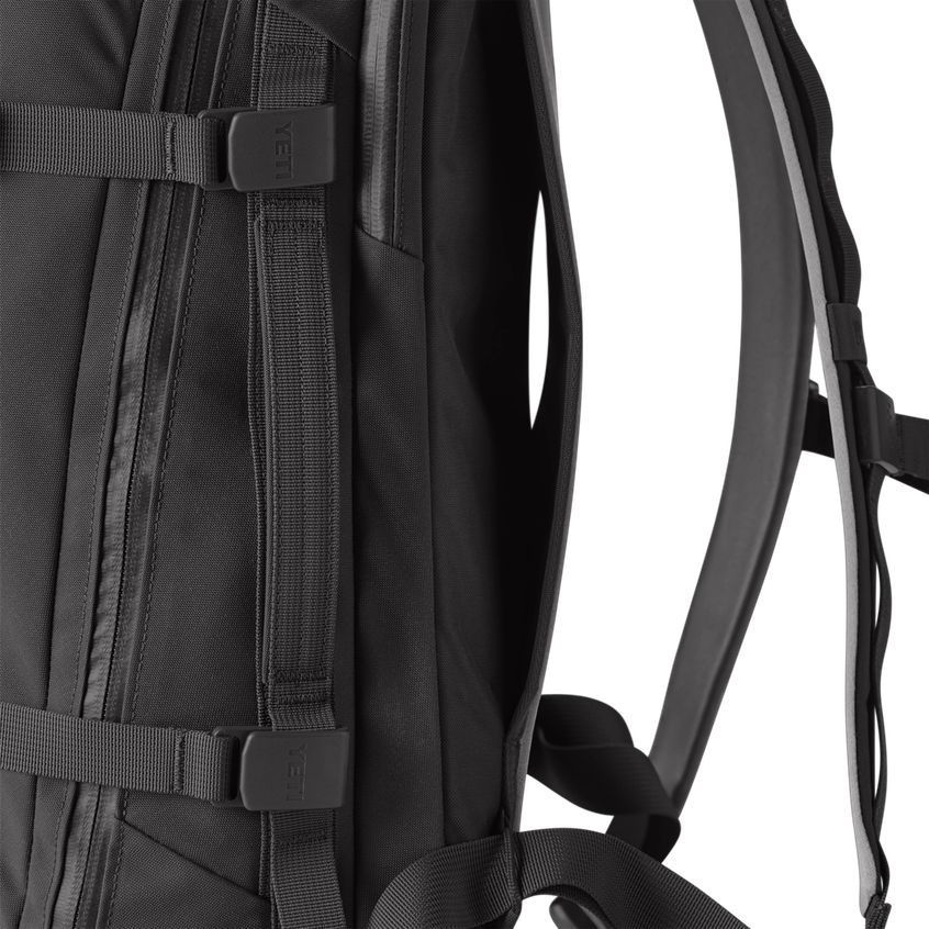 Crossroads 27L Backpack - Black