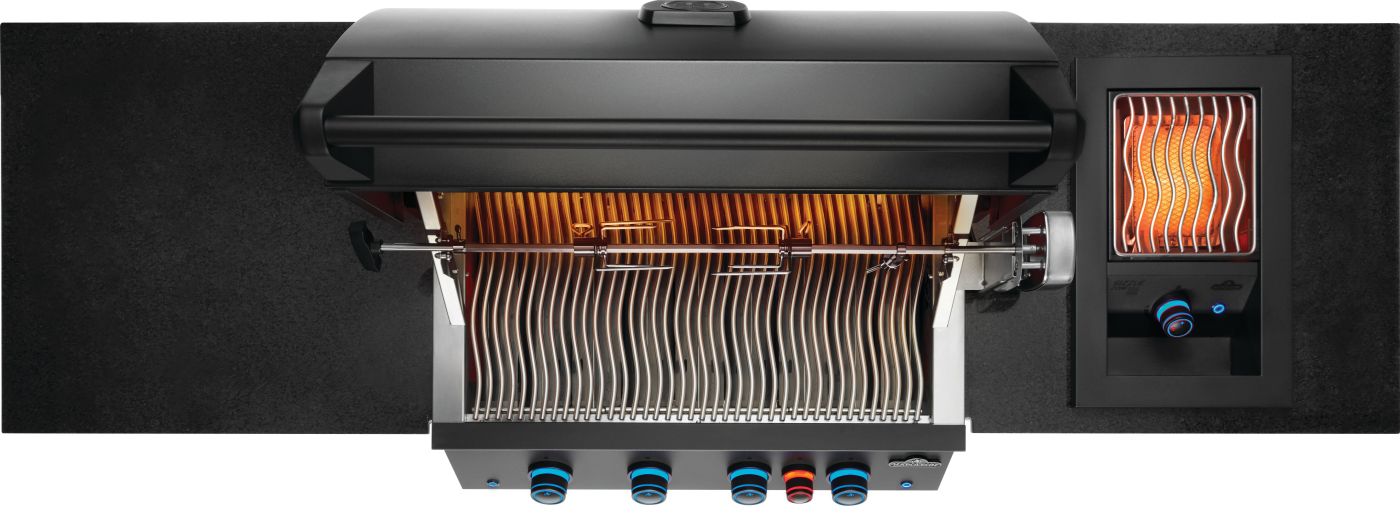 OASIS 300 Outdoor Kitchen w/ Built-in 700 Series 32 Grill - Matte Black