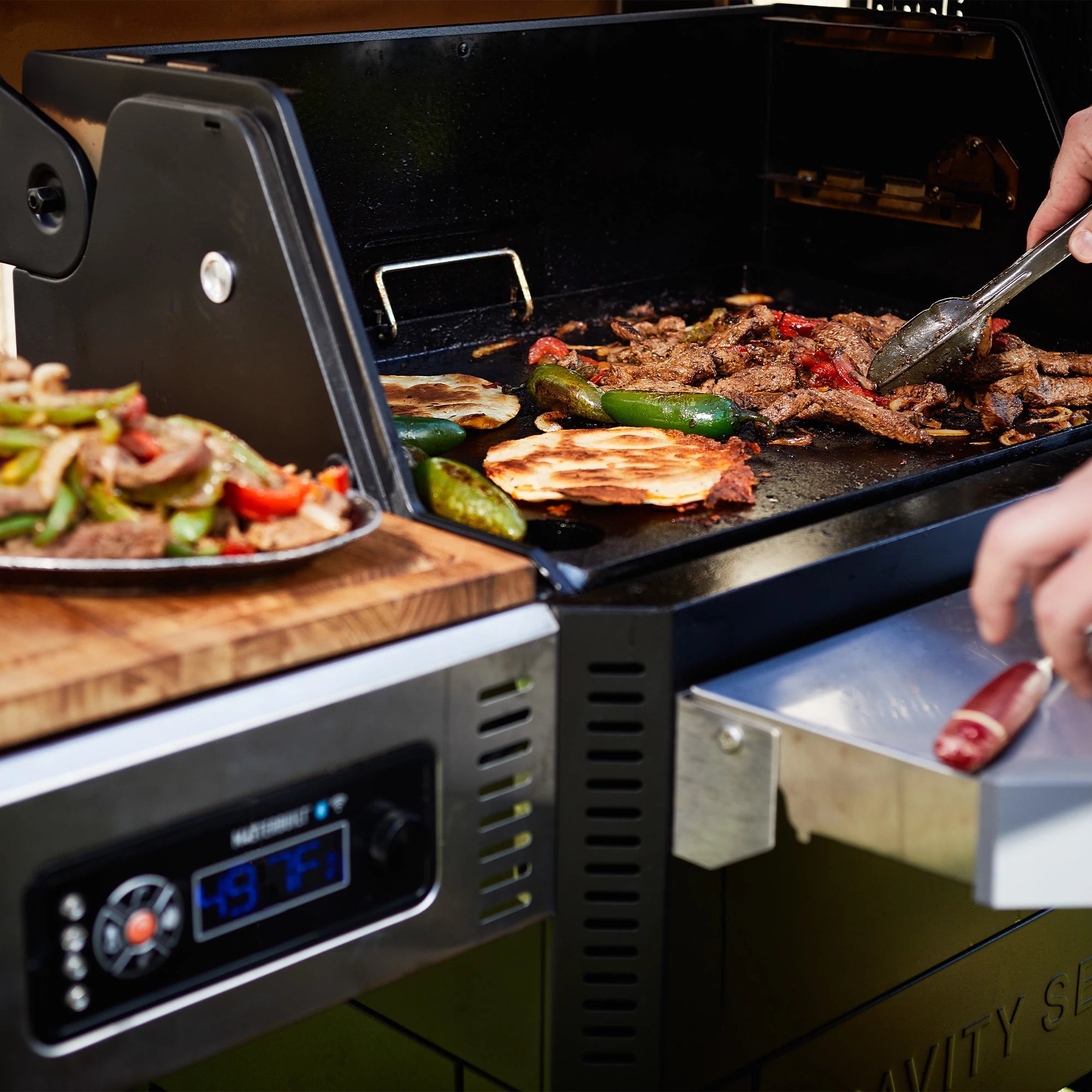 Gravity Series 800 Digital Charcoal Griddle + Grill + Smoker