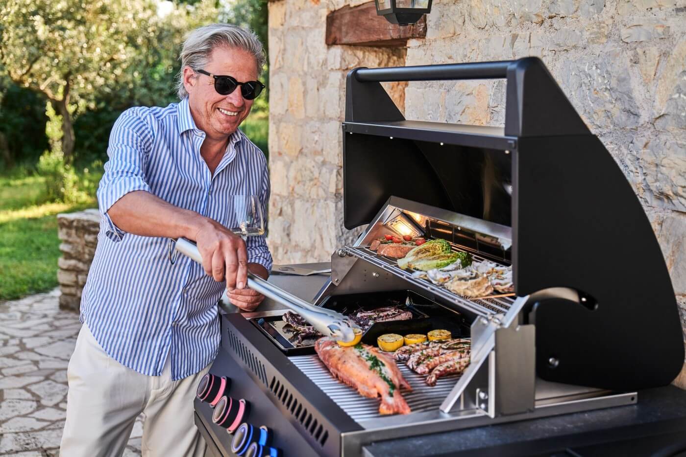 OASIS 301 Outdoor Kitchen w/ Built-in 700 Series 32 Grill - Matte Black